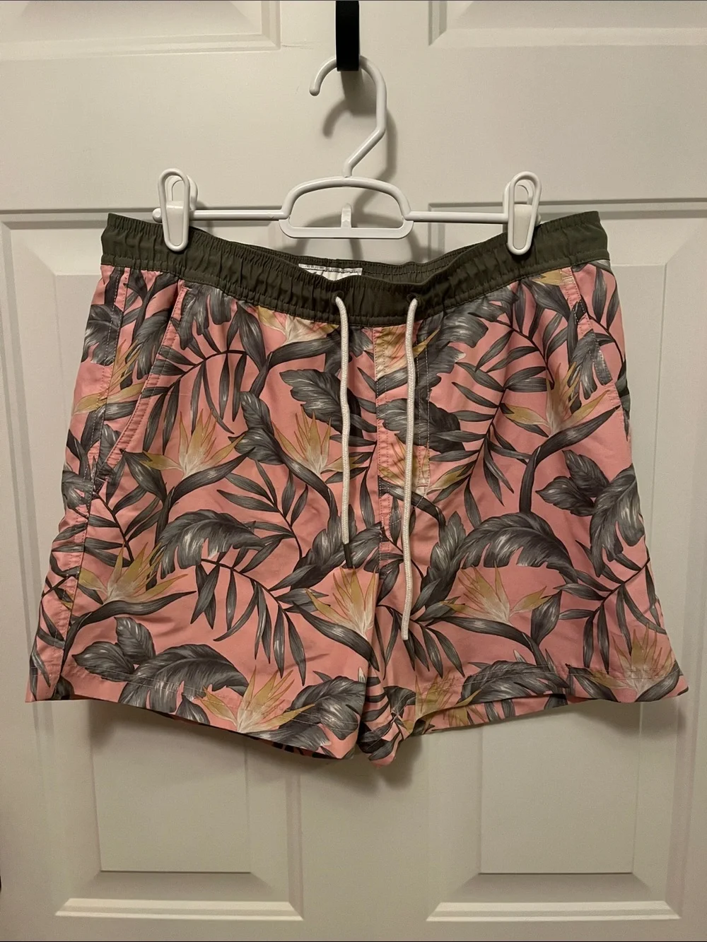 AMERICAN EAGLE Men’s Tropical Print Elastic Waist Swim Suit